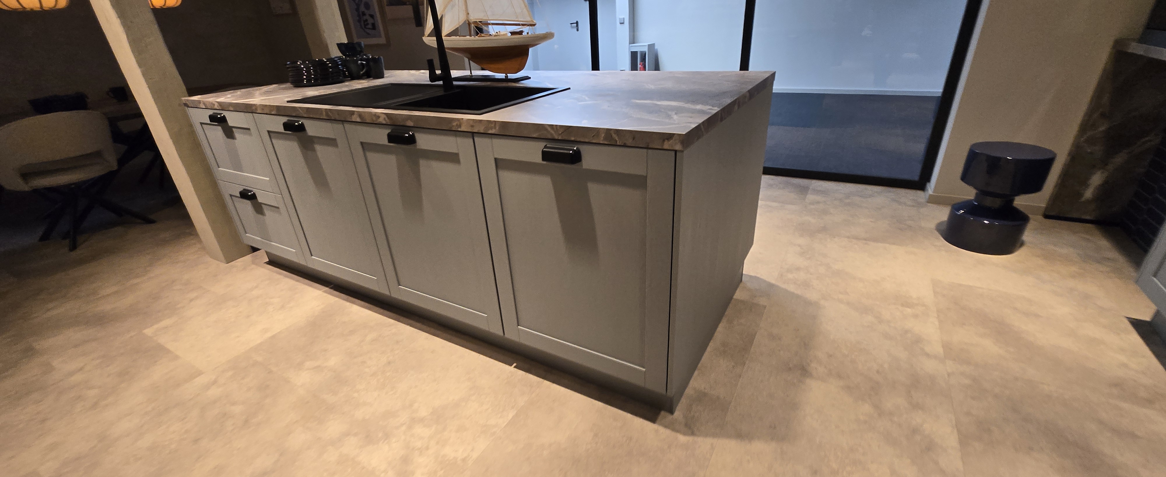 Framed island cabinetry fitted with dark cup handles